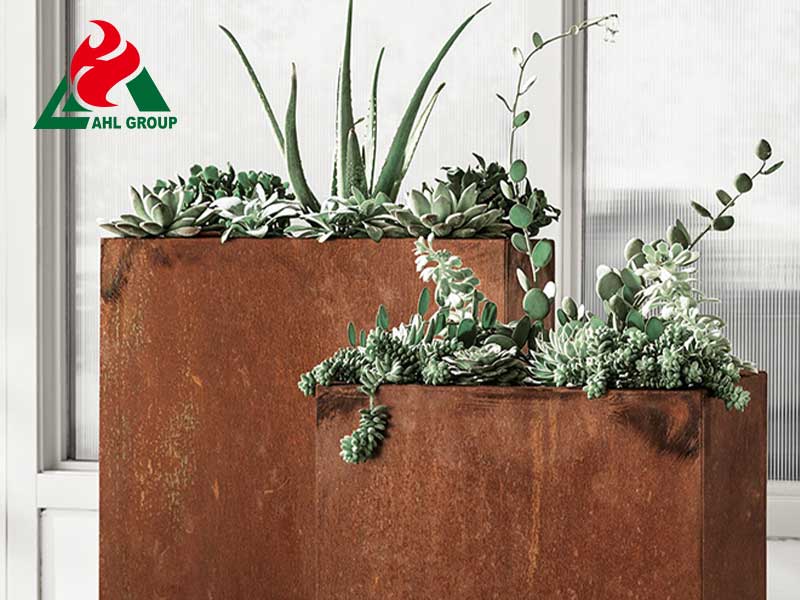 Cube copper color planter Manufacturer